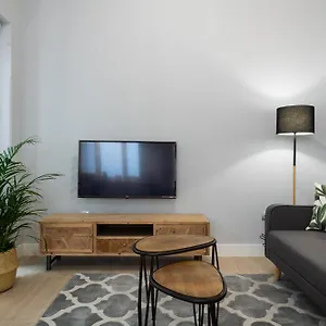 City, Sun And Living Apartment